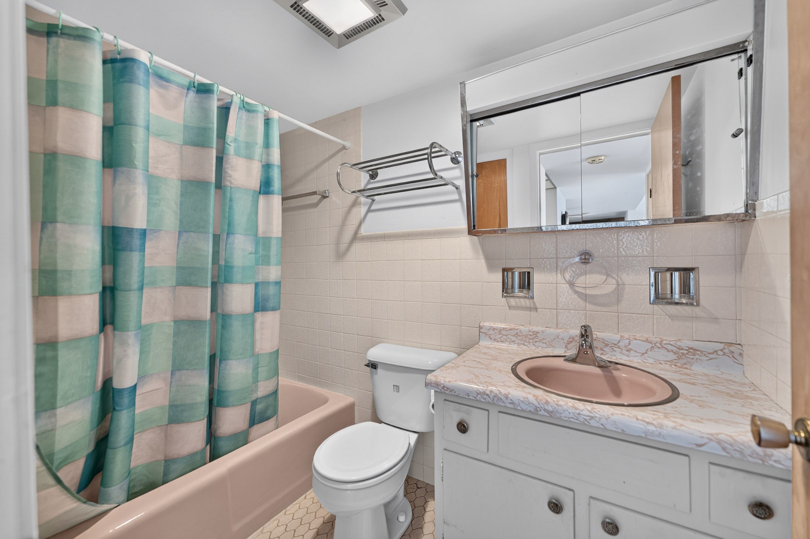 2900 Maple Avenue, #14E, Downers Grove, IL 60515 2900 Maple Avenue, #14E, Downers Grove, IL 60515