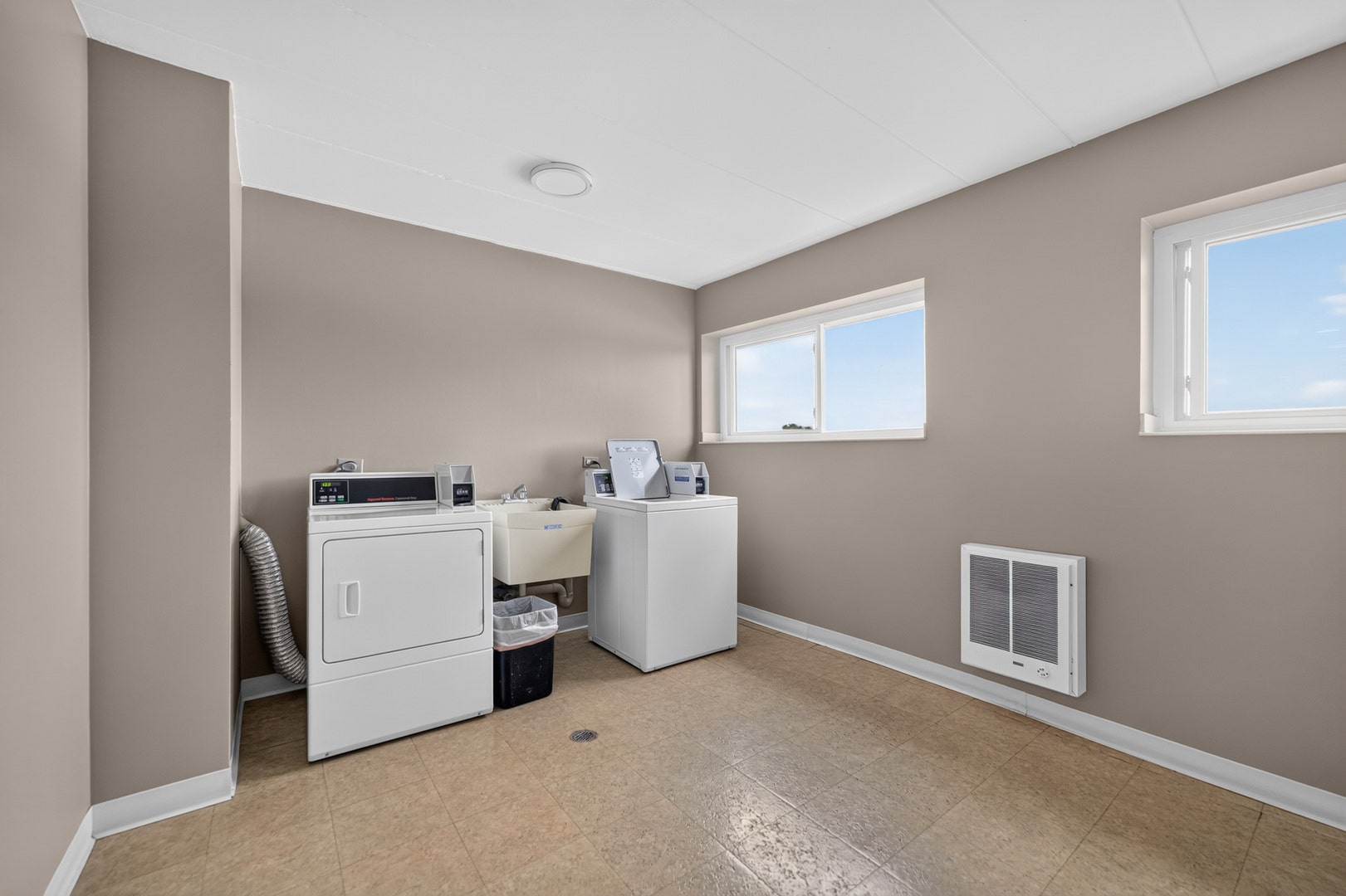 2900 Maple Avenue, #14E, Downers Grove, IL 60515 2900 Maple Avenue, #14E, Downers Grove, IL 60515