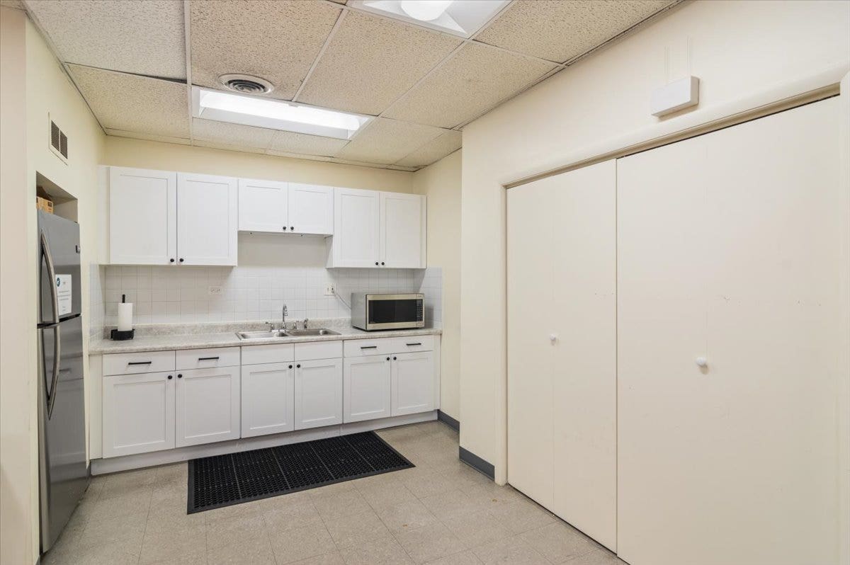 4024 N Tripp Avenue, Chicago, IL 60641 4024 N Tripp Avenue, Chicago, IL 60641