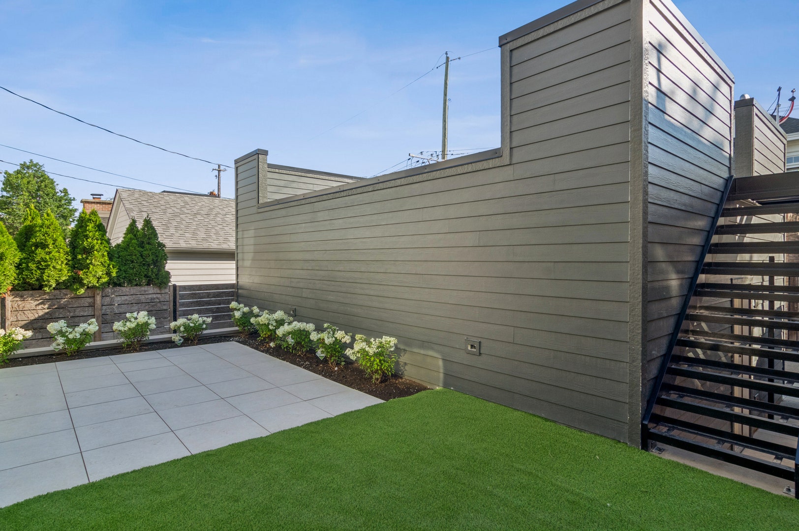 3909 N Hamilton Avenue, Chicago, IL 60618 3909 N Hamilton Avenue, Chicago, IL 60618
