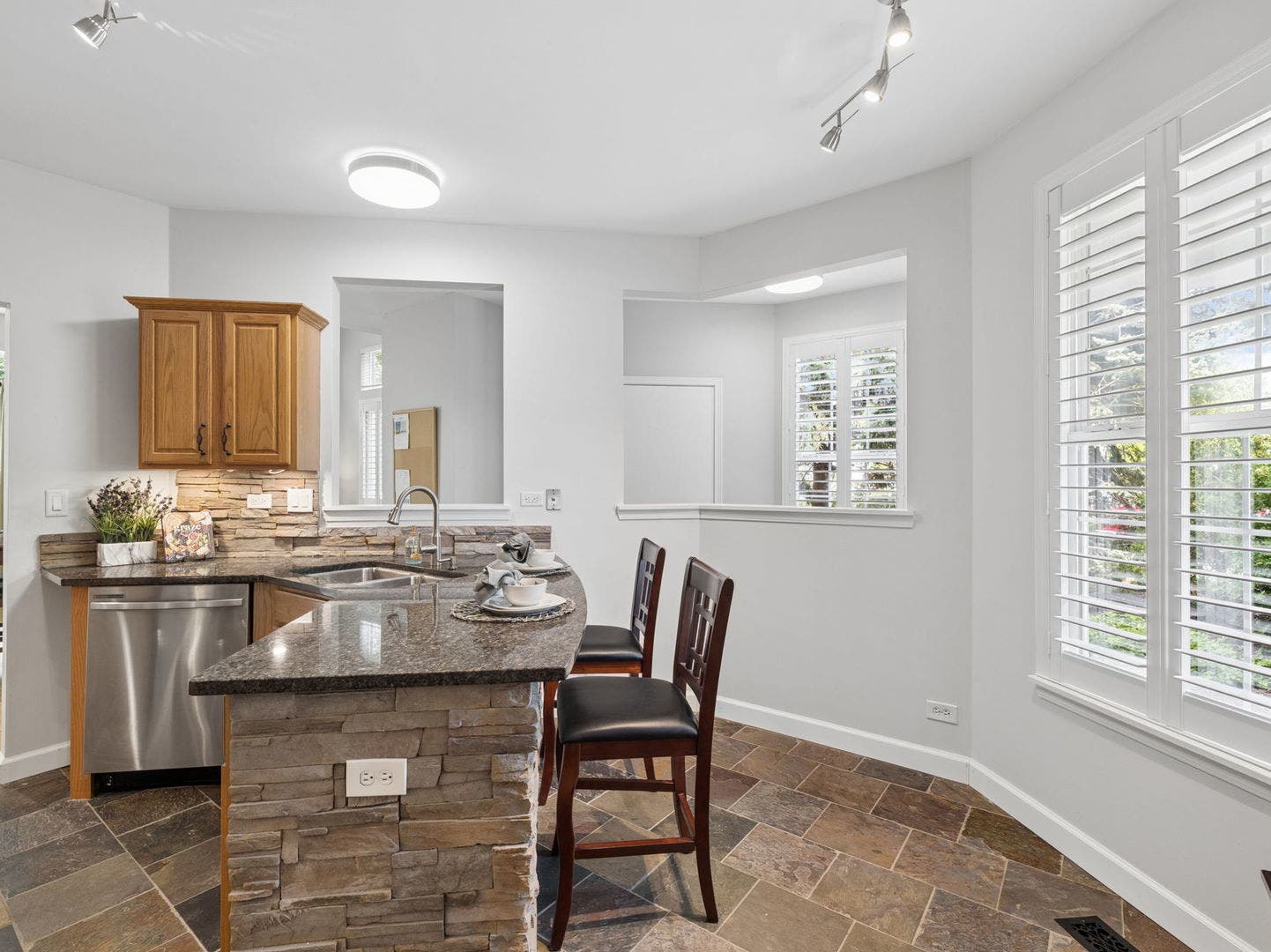 127 Hidden Pond Circle, Aurora, IL 60504 127 Hidden Pond Circle, Aurora, IL 60504