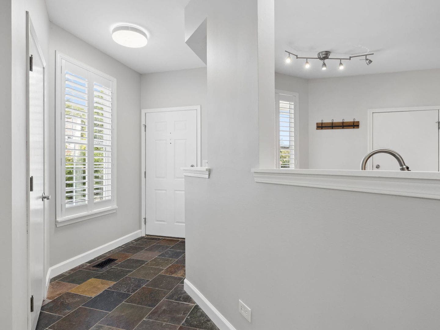 127 Hidden Pond Circle, Aurora, IL 60504 127 Hidden Pond Circle, Aurora, IL 60504
