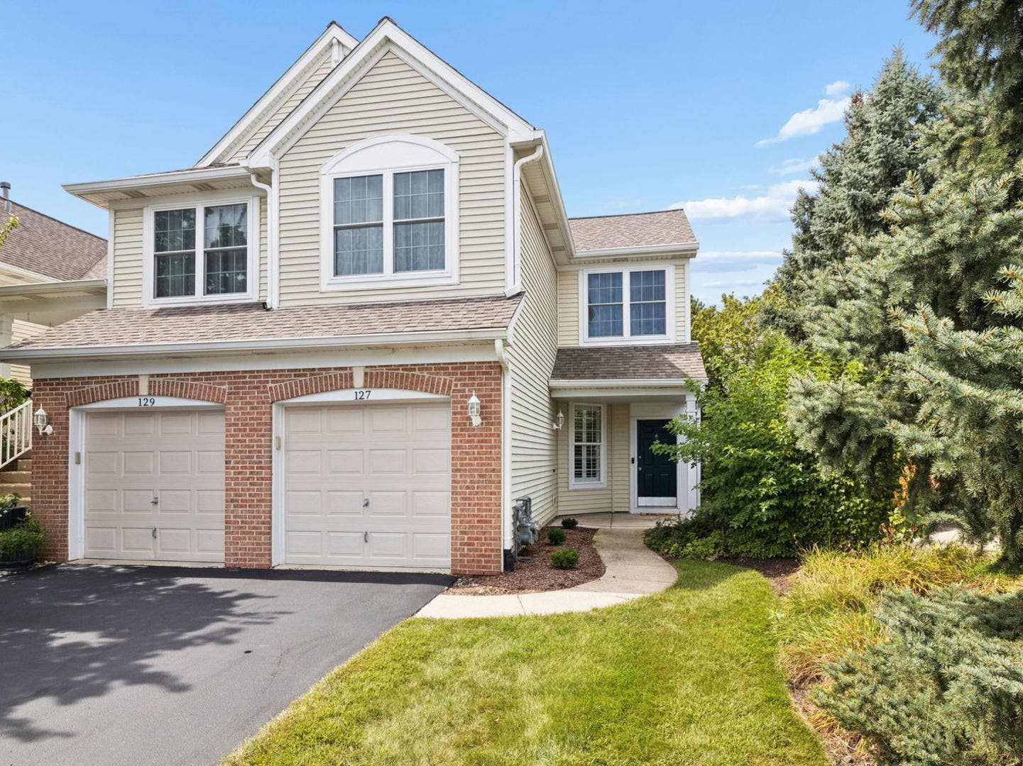 127 Hidden Pond Circle, Aurora, IL 60504 127 Hidden Pond Circle, Aurora, IL 60504
