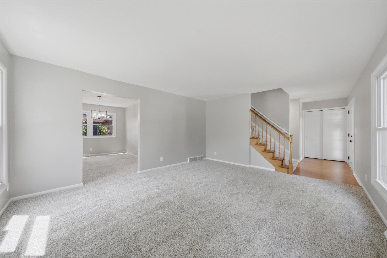 1520 Crestwood Court, Aurora, IL 60506