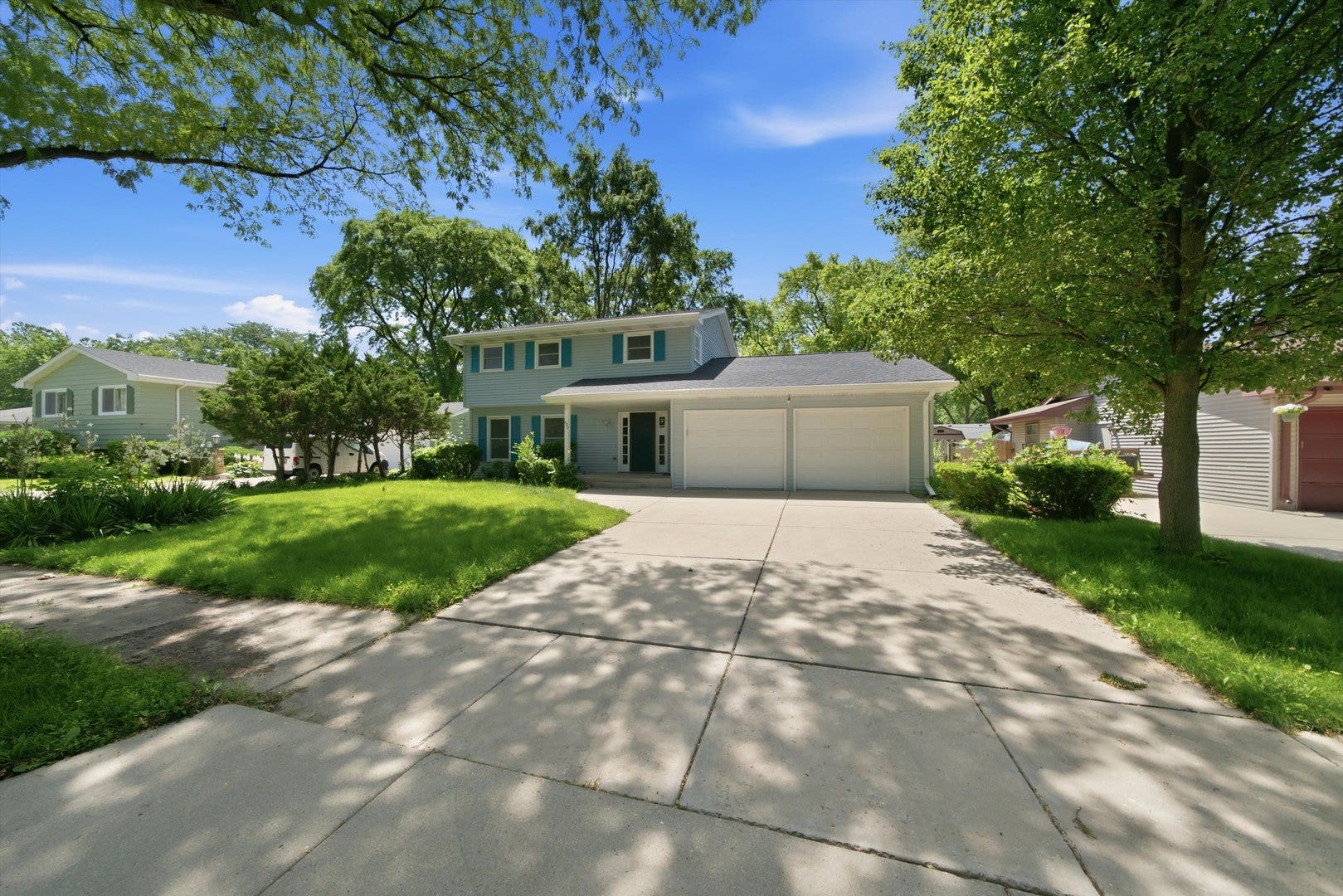 1520 Crestwood Court, Aurora, IL 60506