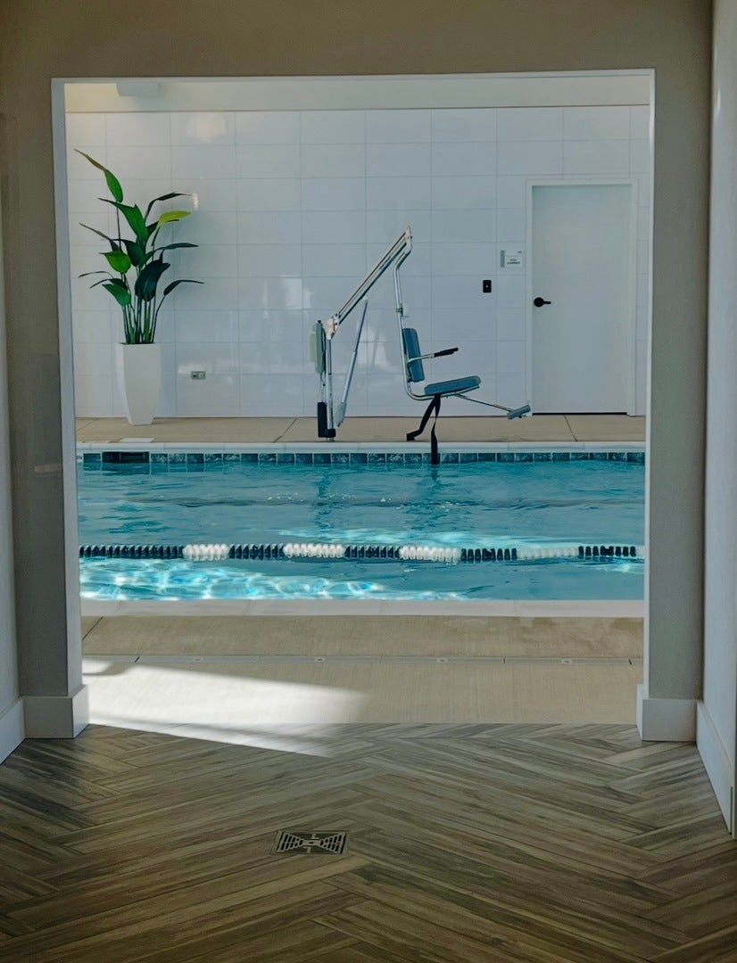 3207 Dove Mountain Drive, Aurora, IL 60503 Indoor pool