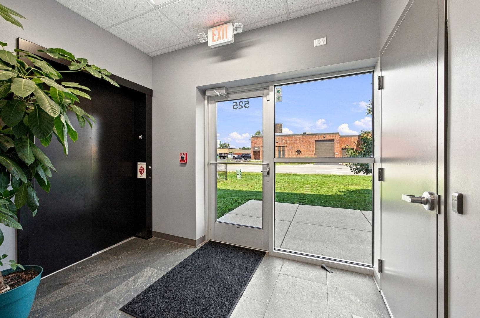 525 Executive Drive, Willowbrook, IL 60527
