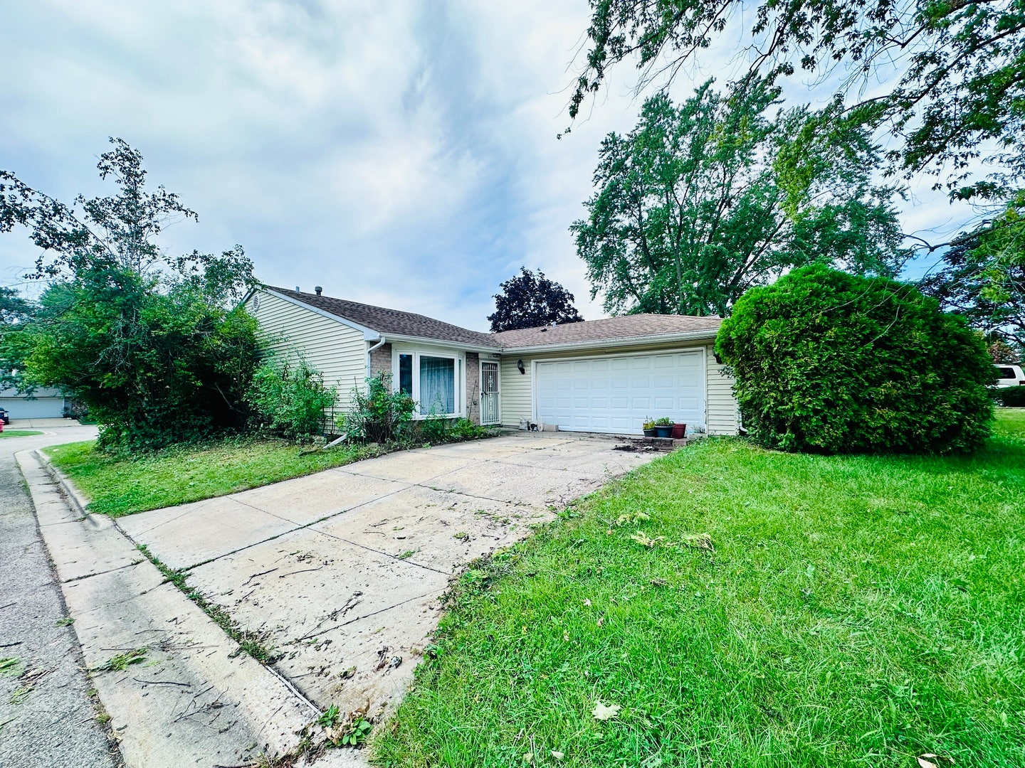 87 Highbury Drive, Elgin, IL 60120