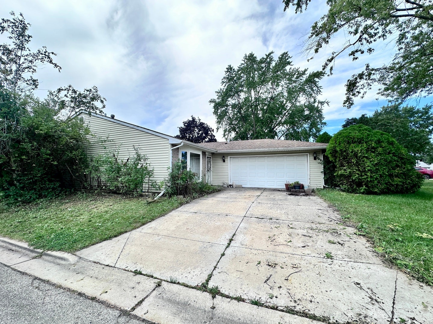 87 Highbury Drive, Elgin, IL 60120