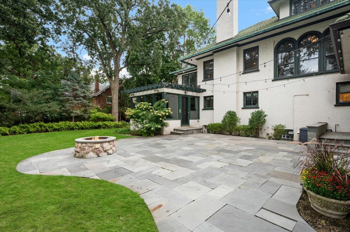 2855 Sheridan Place, Evanston, IL 60201 2855 Sheridan Place, Evanston, IL 60201