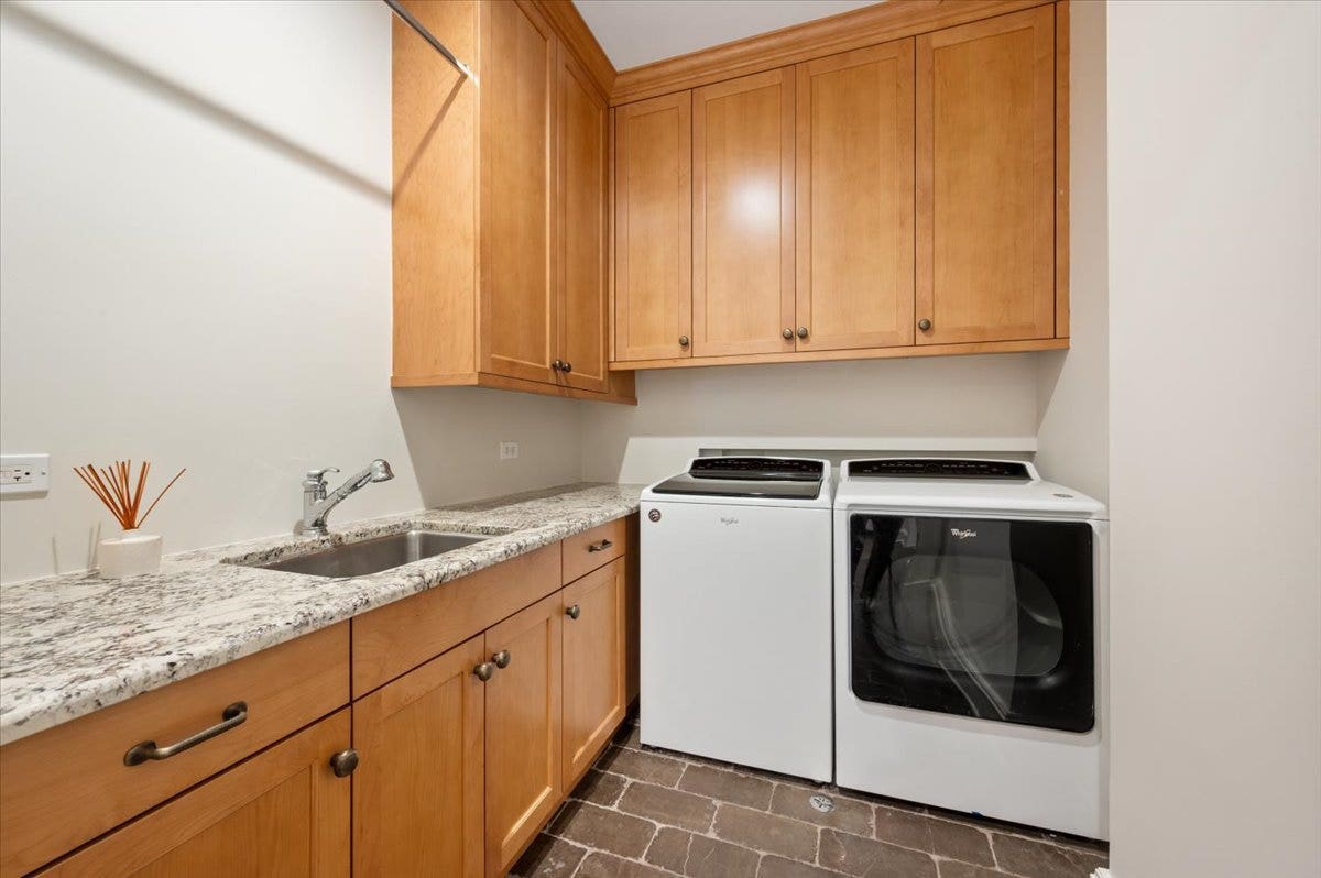 2855 Sheridan Place, Evanston, IL 60201 2855 Sheridan Place, Evanston, IL 60201