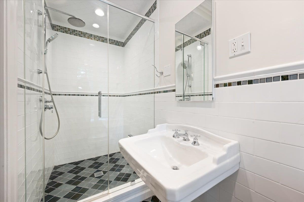 2855 Sheridan Place, Evanston, IL 60201 2855 Sheridan Place, Evanston, IL 60201