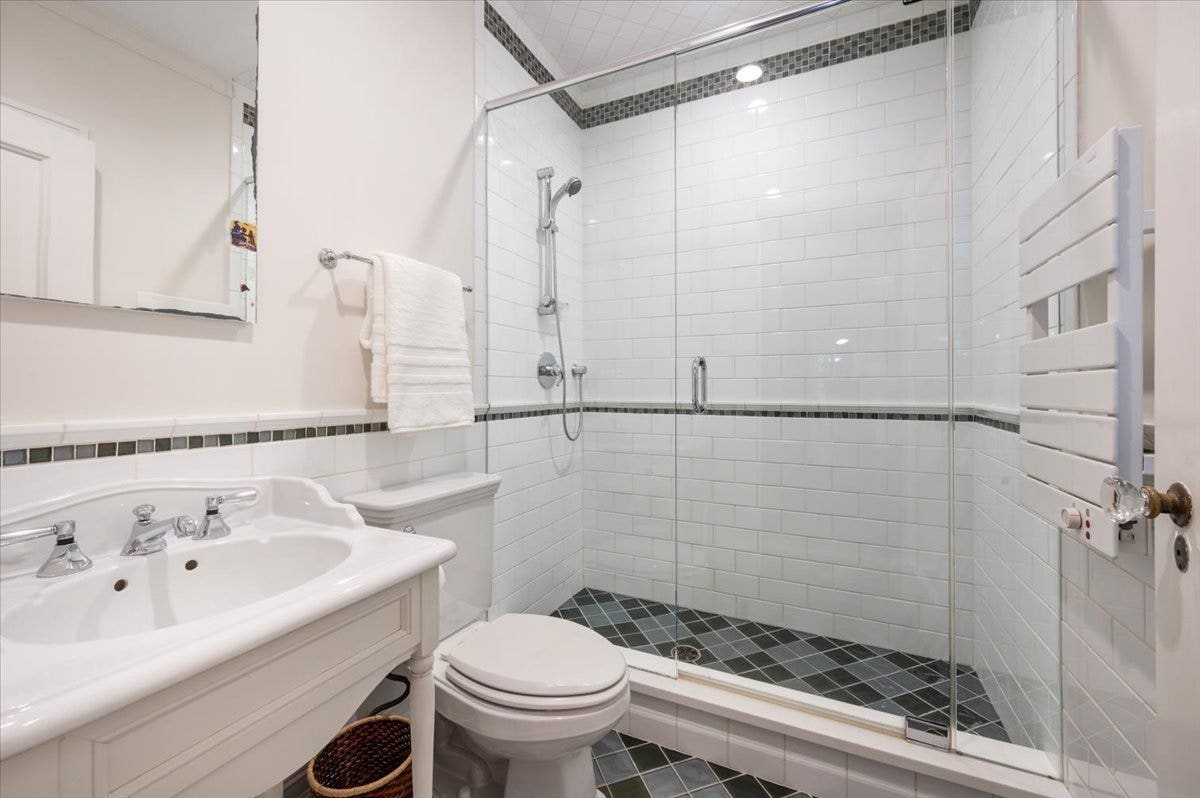 2855 Sheridan Place, Evanston, IL 60201 2855 Sheridan Place, Evanston, IL 60201