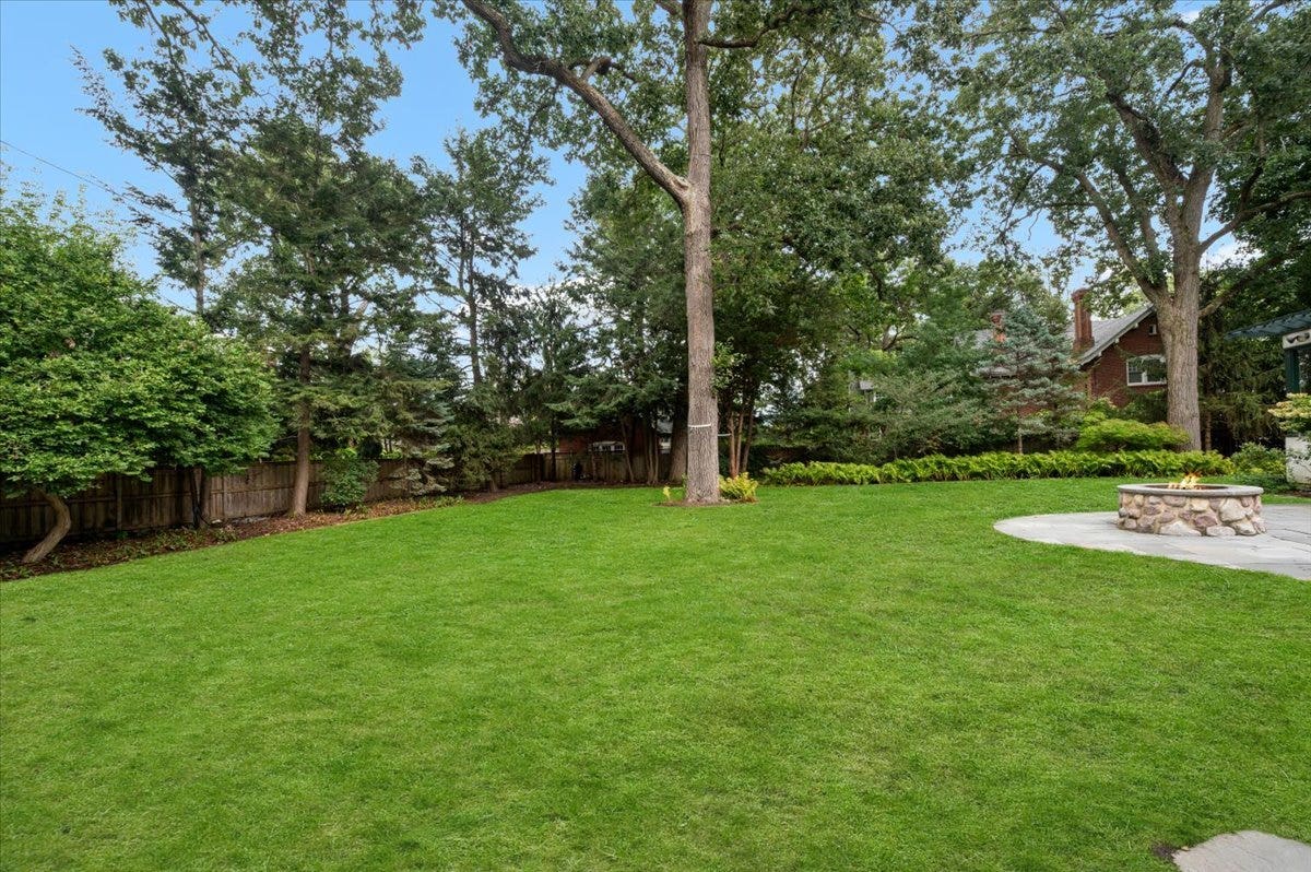 2855 Sheridan Place, Evanston, IL 60201 2855 Sheridan Place, Evanston, IL 60201