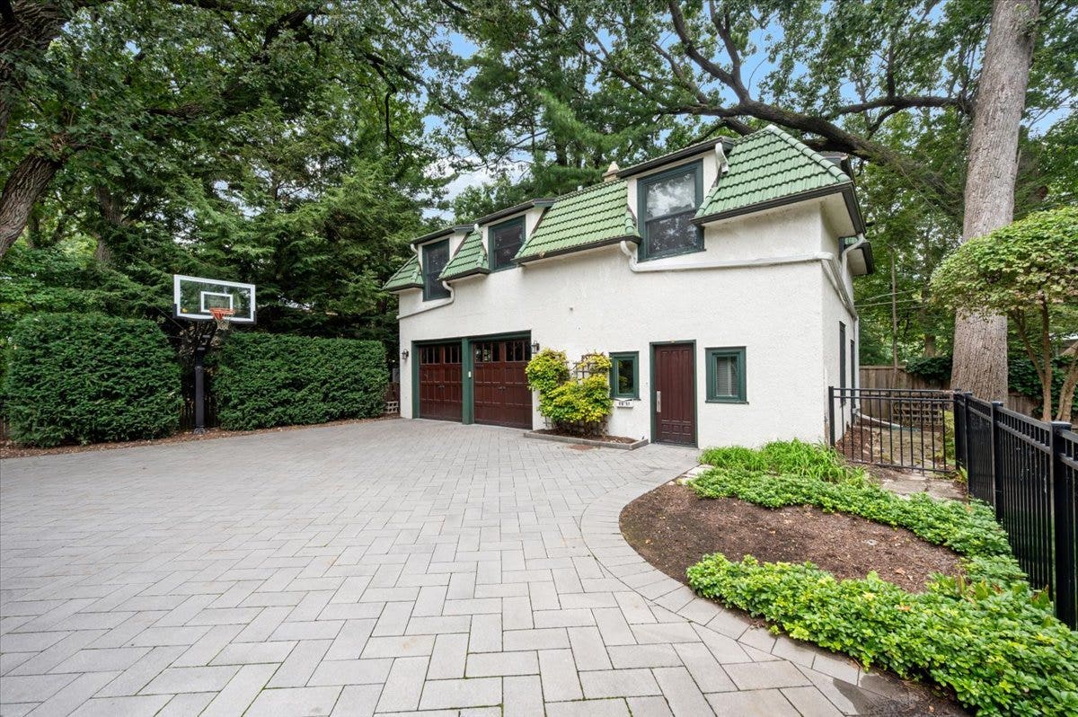 2855 Sheridan Place, Evanston, IL 60201 2855 Sheridan Place, Evanston, IL 60201