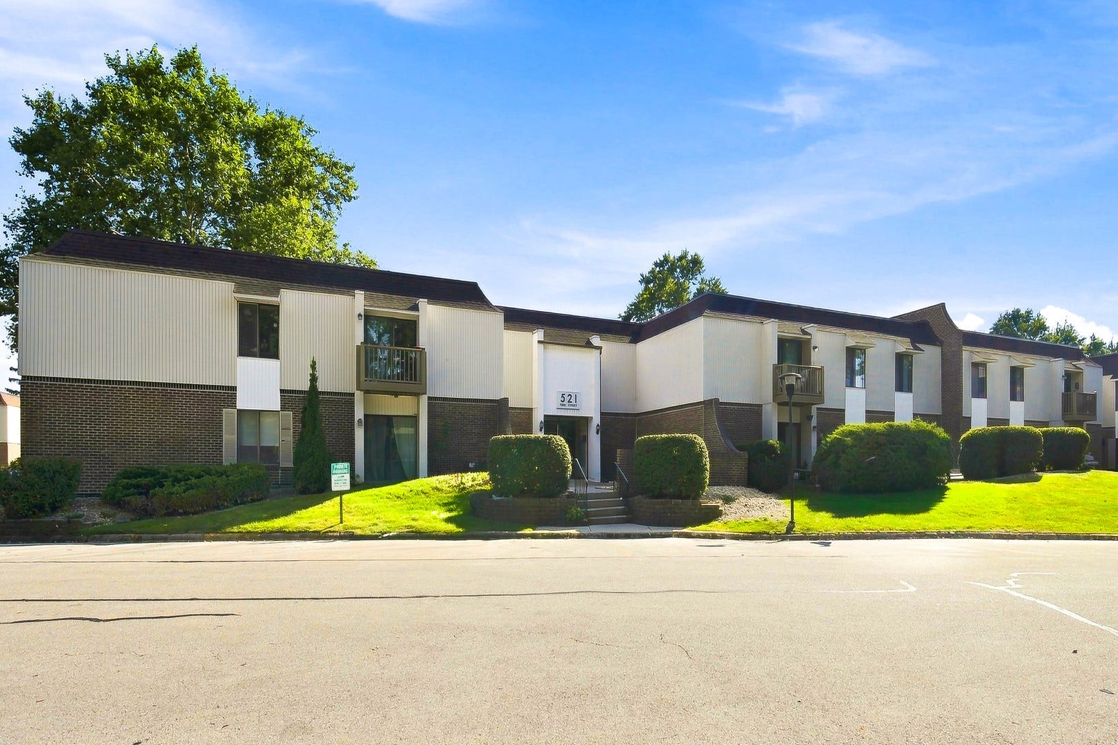 521 73rd Street, #105, Downers Grove, IL 60516