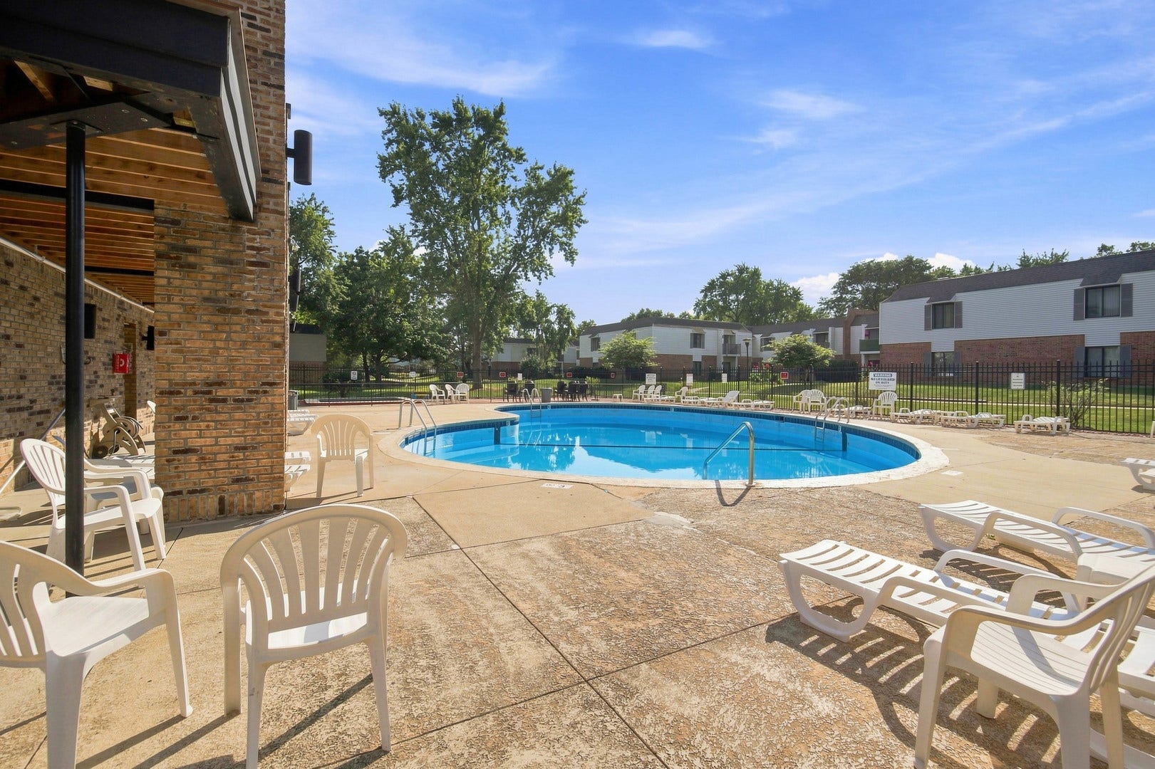 521 73rd Street, #105, Downers Grove, IL 60516