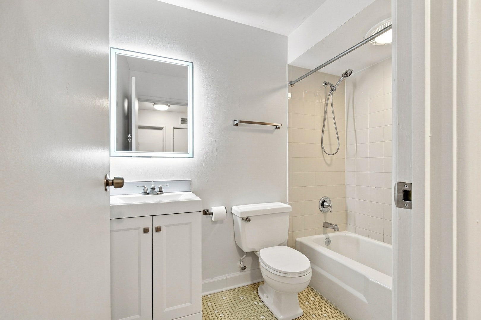 521 73rd Street, #105, Downers Grove, IL 60516