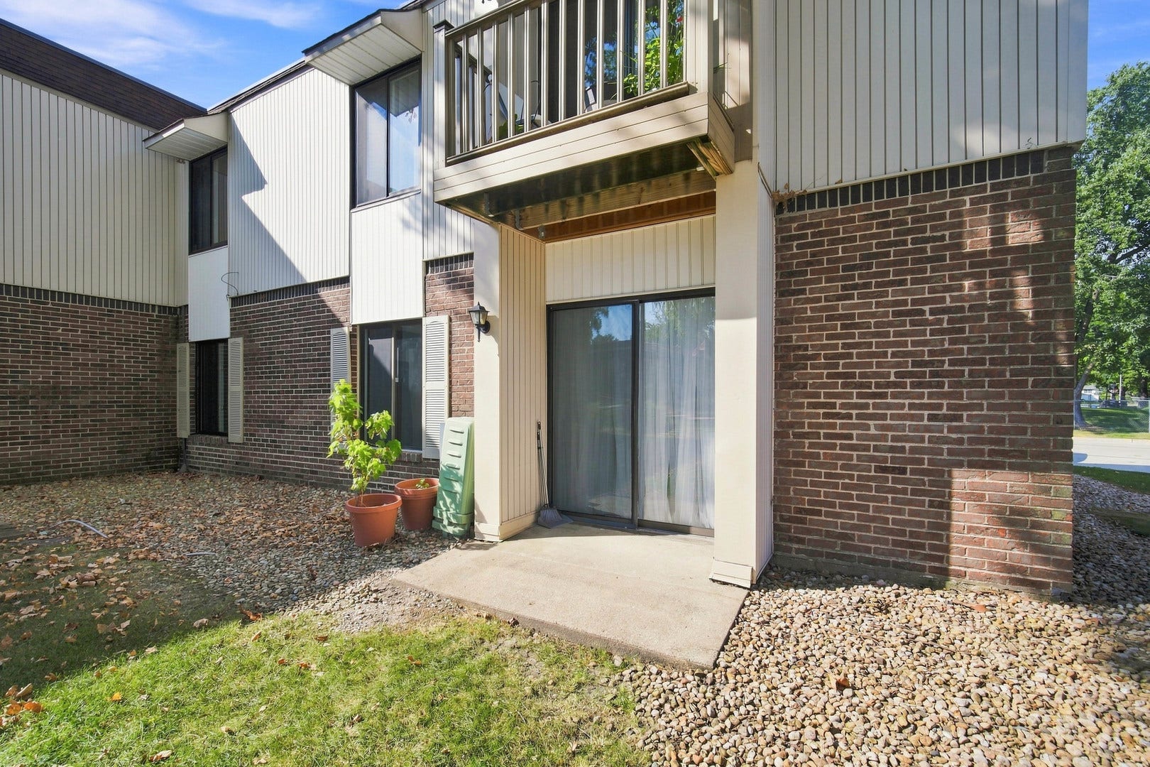 521 73rd Street, #105, Downers Grove, IL 60516