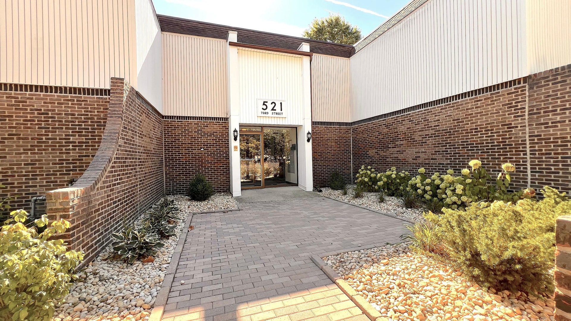 521 73rd Street, #105, Downers Grove, IL 60516