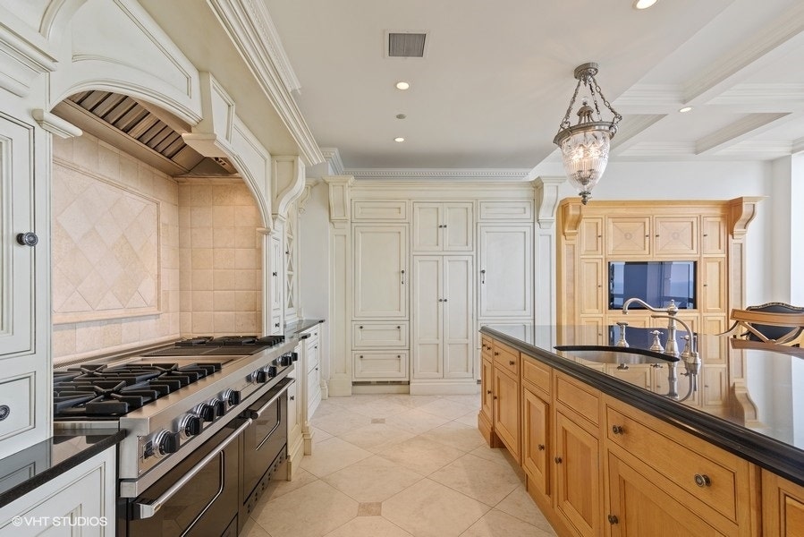 55 E ERIE Street, #5302, Chicago, IL 60610 55 E ERIE Street, #5302, Chicago, IL 60610