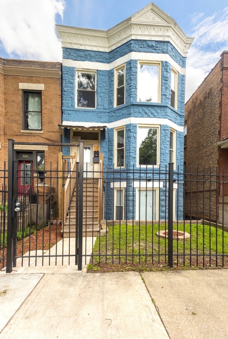 1913 S Troy Street, Chicago, IL 60623 1913 S Troy Street, Chicago, IL 60623