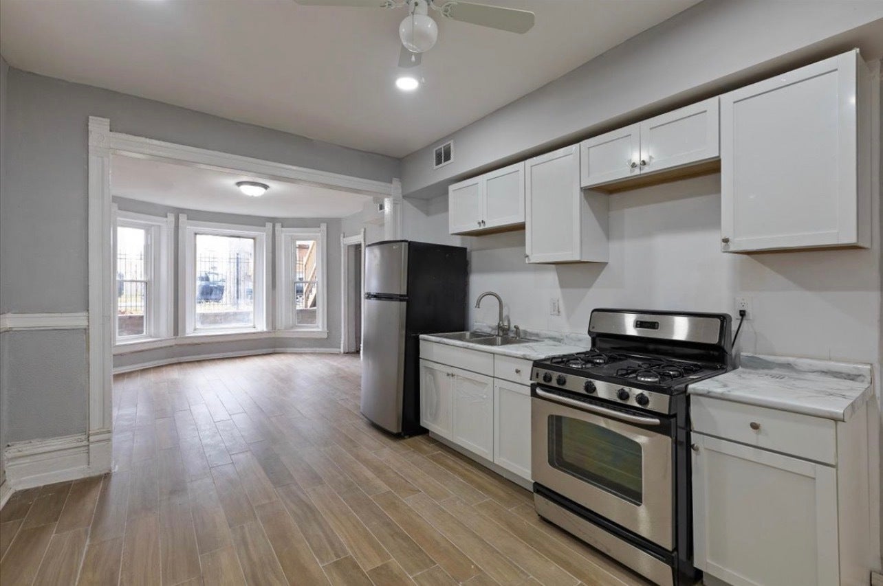 1913 S Troy Street, Chicago, IL 60623 1913 S Troy Street, Chicago, IL 60623
