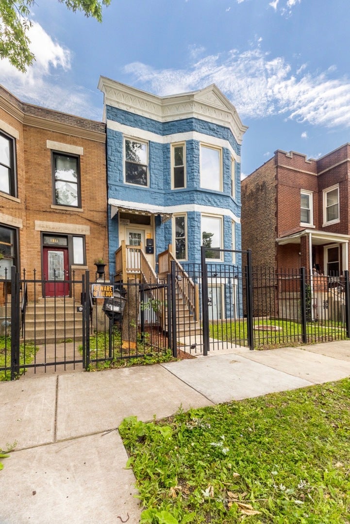 1913 S Troy Street, Chicago, IL 60623 1913 S Troy Street, Chicago, IL 60623