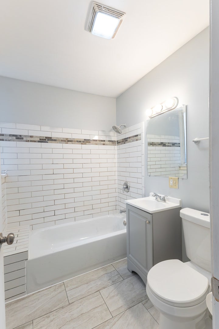 1913 S Troy Street, Chicago, IL 60623 1913 S Troy Street, Chicago, IL 60623