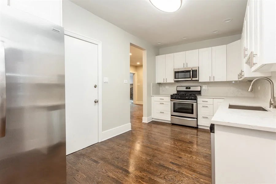 1209 E Madison Park Boulevard, Chicago, IL 60615