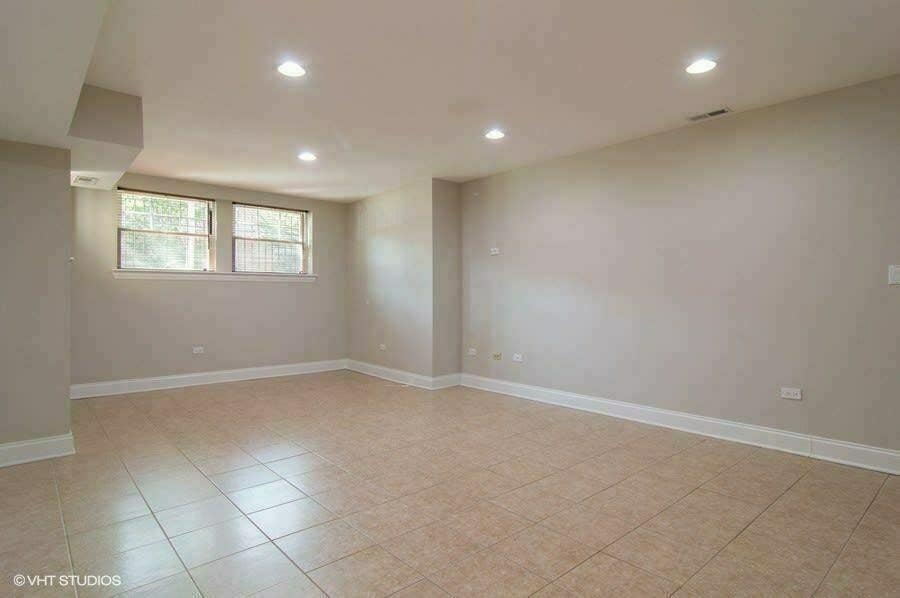 1330 W ARGYLE Street, Chicago, IL 60640 1330 W ARGYLE Street, Chicago, IL 60640