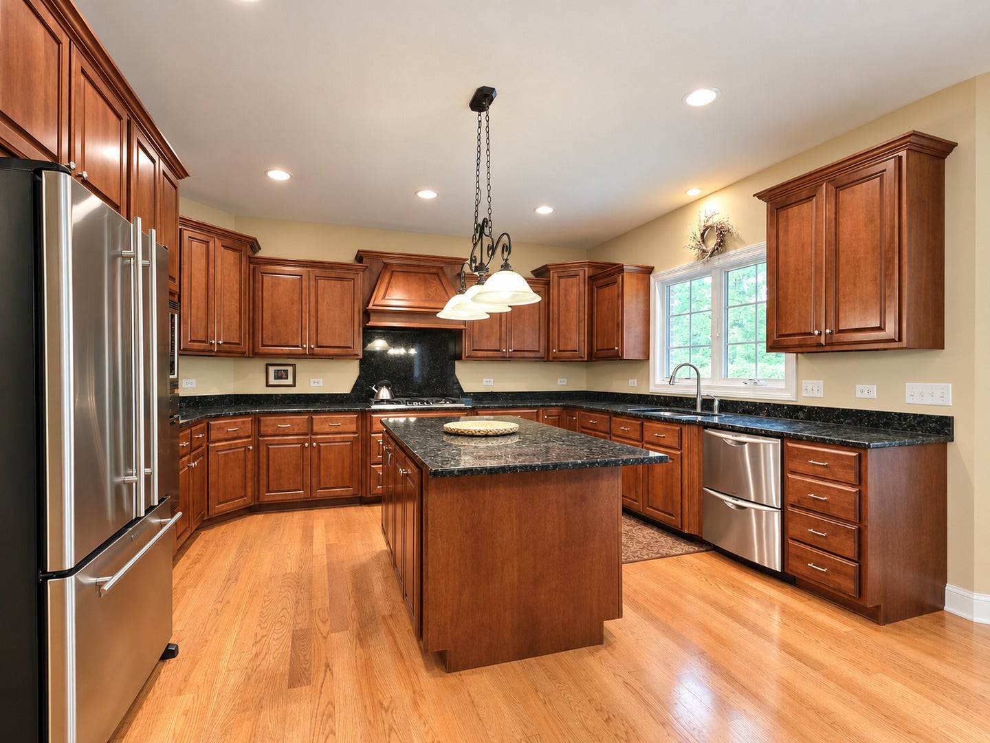 20228 Oakwood Drive, Mokena, IL 60448 20228 Oakwood Drive, Mokena, IL 60448