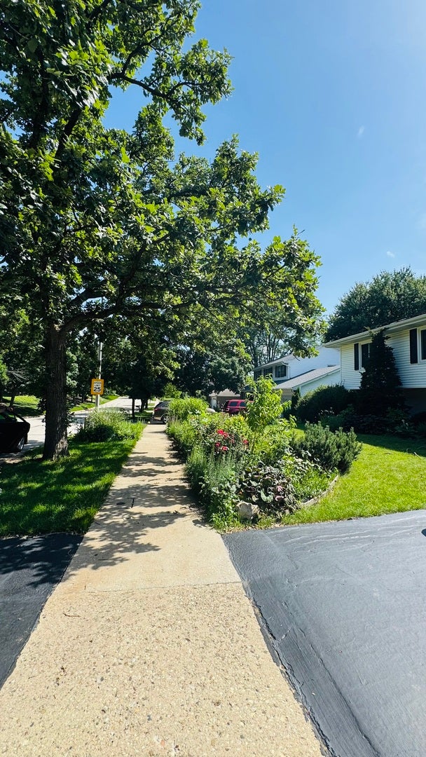 3220 Saratoga Avenue, Downers Grove, IL 60515 3220 Saratoga Avenue, Downers Grove, IL 60515