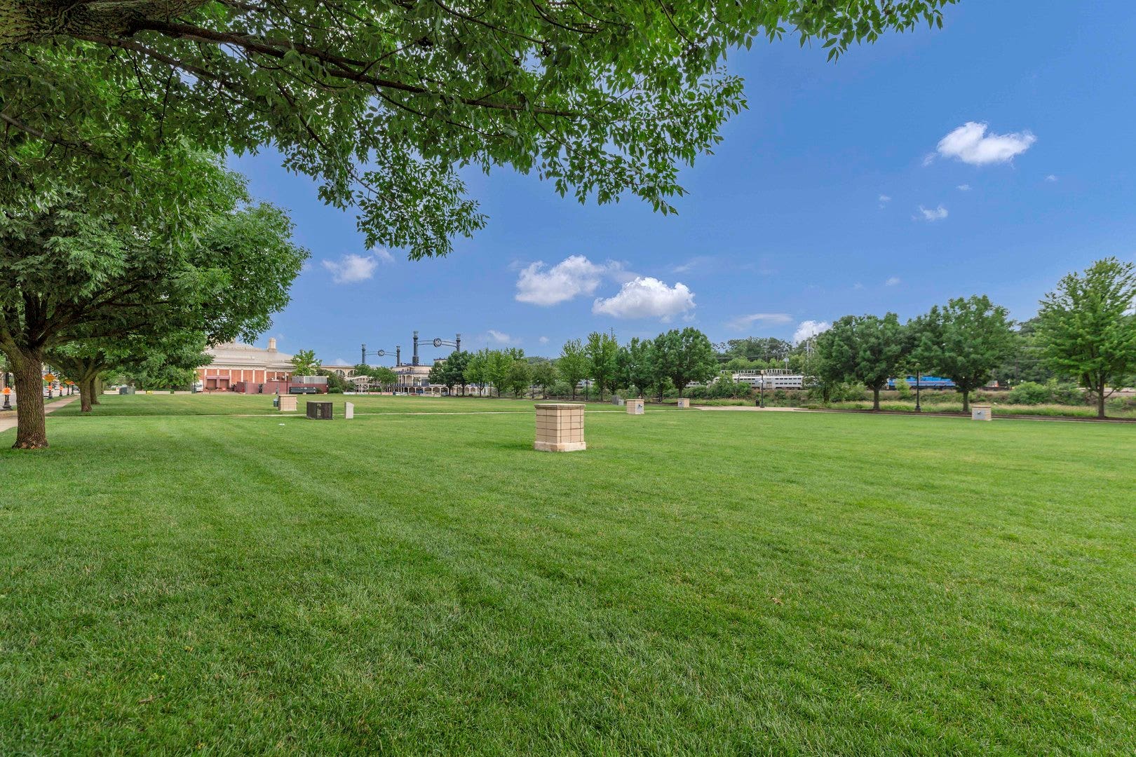 161 S Grove Avenue, Elgin, IL 60120 161 S Grove Avenue, Elgin, IL 60120