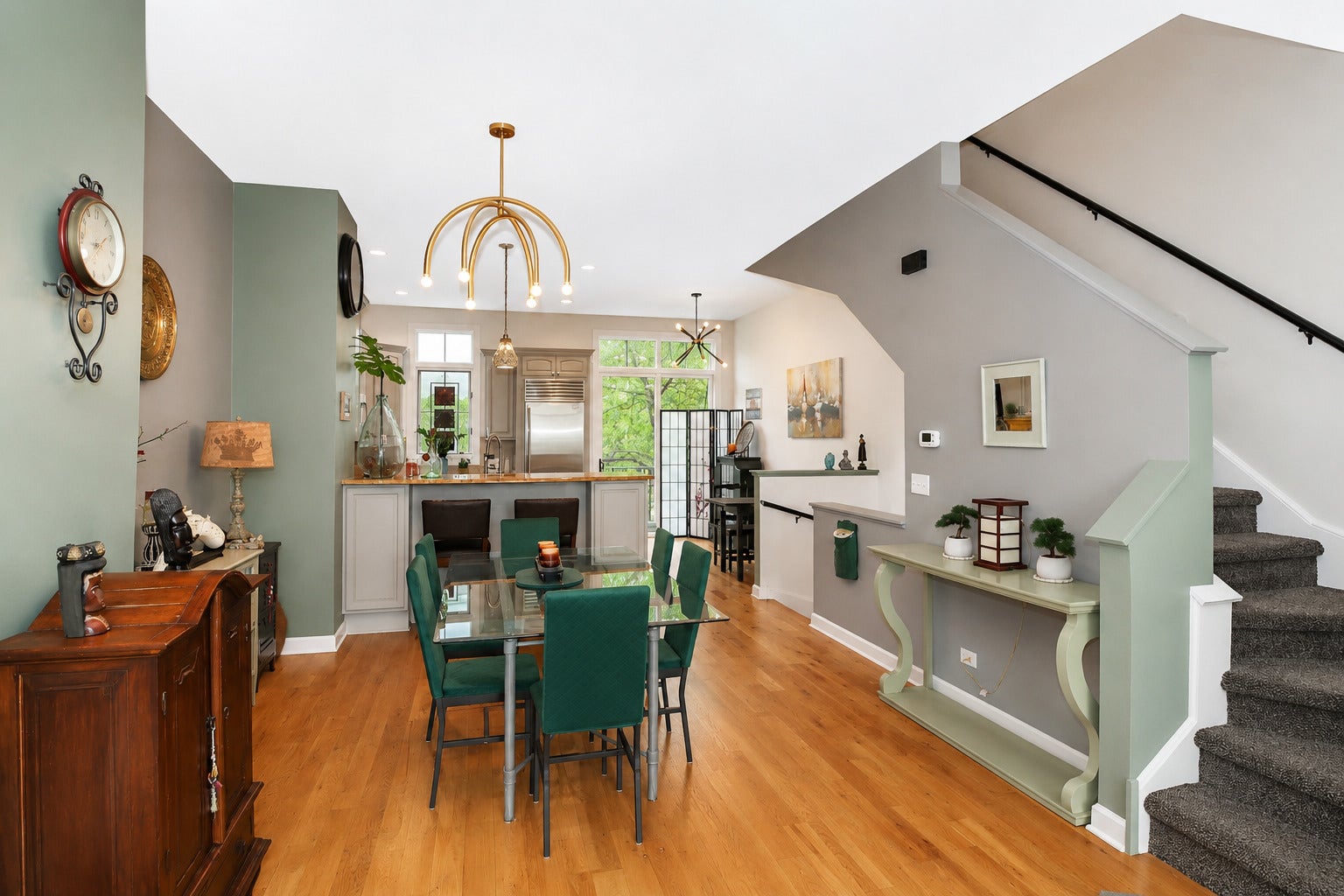 161 S Grove Avenue, Elgin, IL 60120 161 S Grove Avenue, Elgin, IL 60120