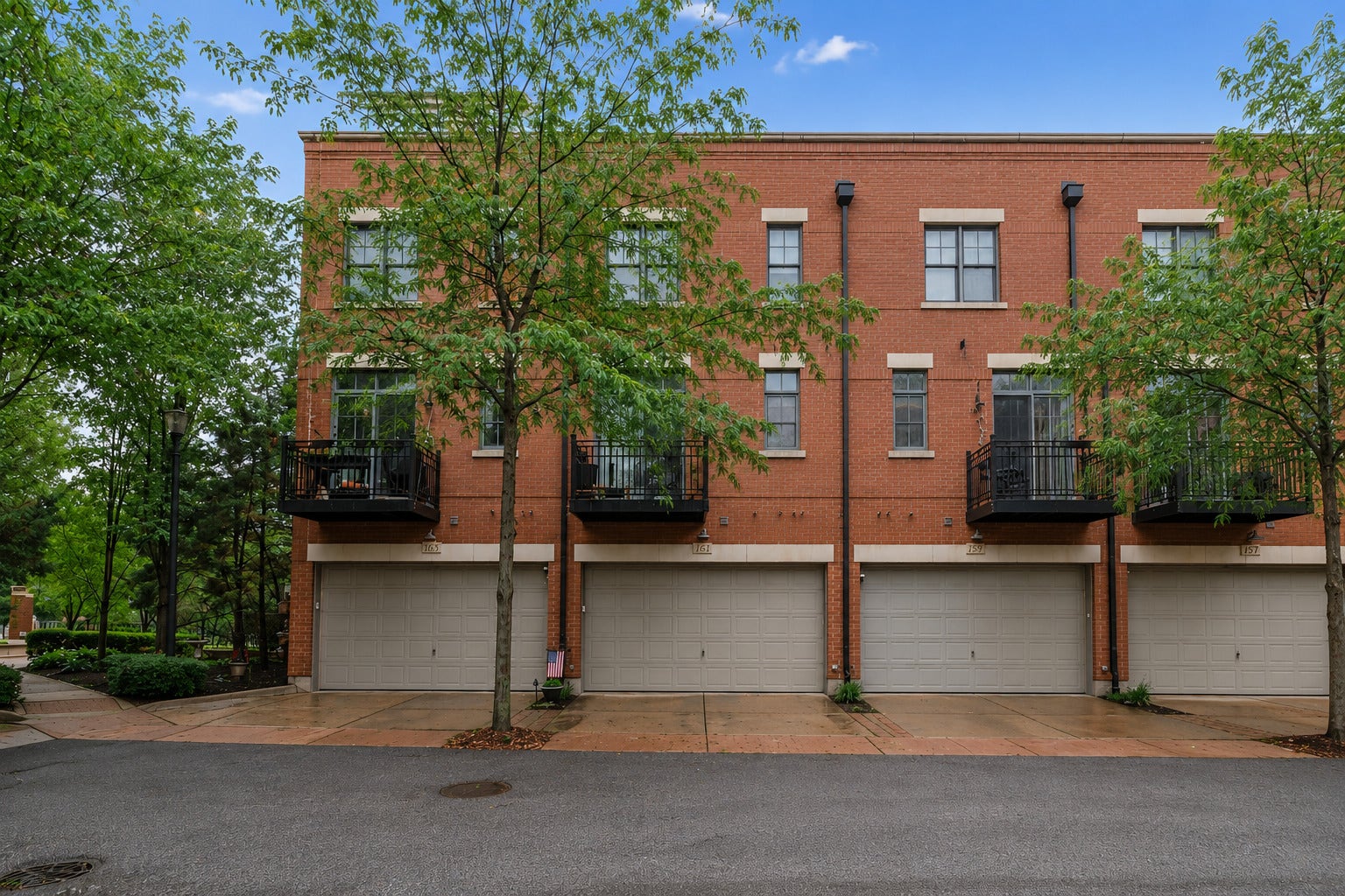 161 S Grove Avenue, Elgin, IL 60120 161 S Grove Avenue, Elgin, IL 60120