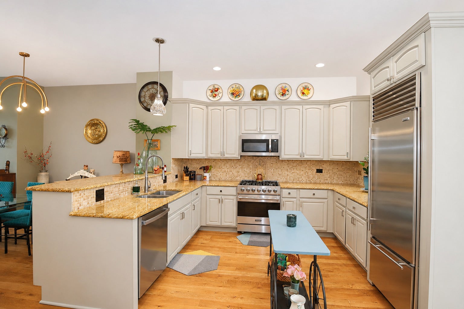 161 S Grove Avenue, Elgin, IL 60120 161 S Grove Avenue, Elgin, IL 60120
