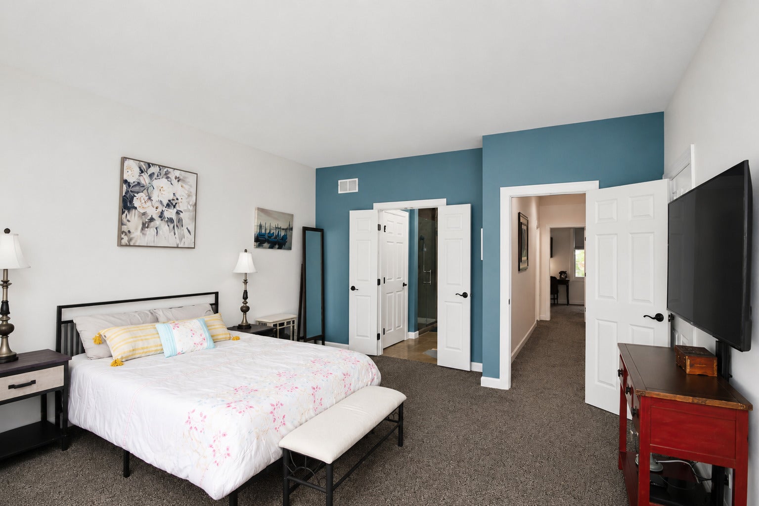161 S Grove Avenue, Elgin, IL 60120 161 S Grove Avenue, Elgin, IL 60120