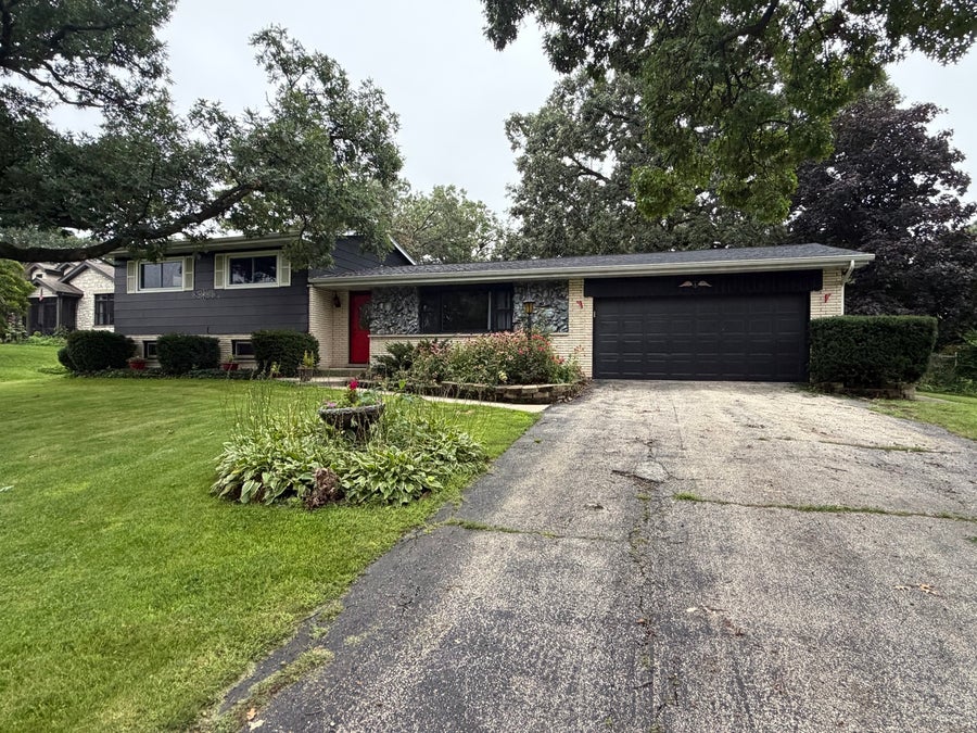 Property photo for 12838 Artesian Street, Lemont, IL