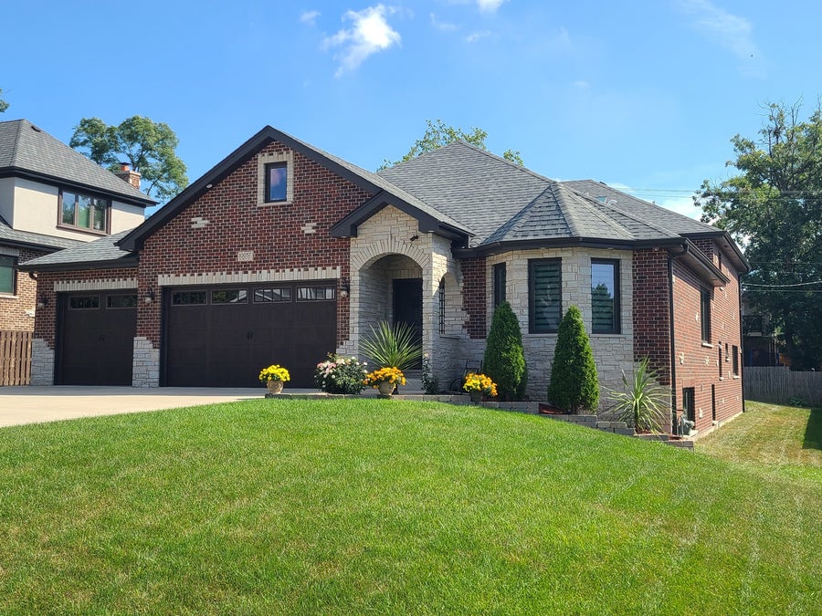 Property photo for 10057 S 86th Court, Palos Hills, IL
