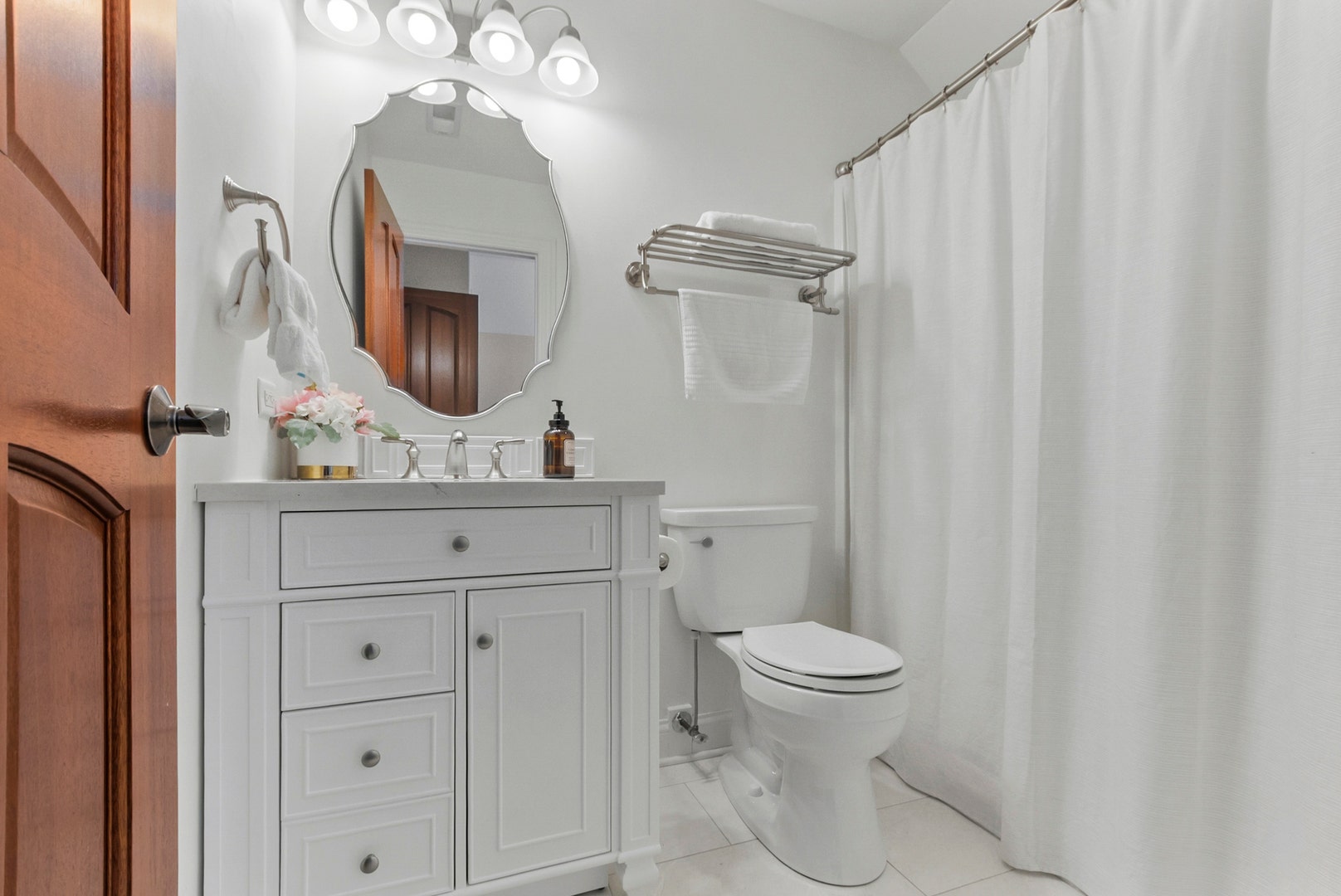 14040 Bunratty Court, Orland Park, IL 60467 2nd Floor Bathroom