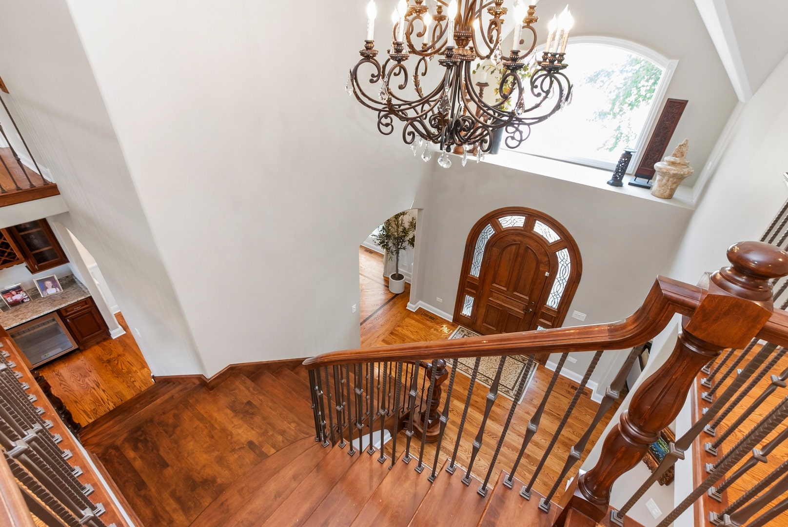 14040 Bunratty Court, Orland Park, IL 60467 Custom Staircase