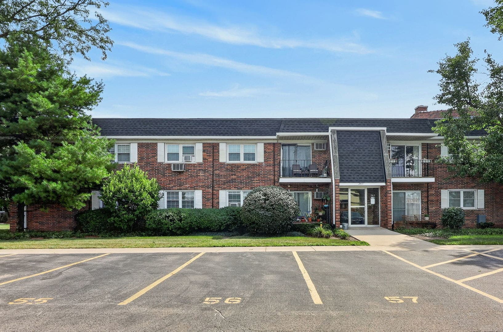 2411 Ogden Avenue, #11, Downers Grove, IL 60515