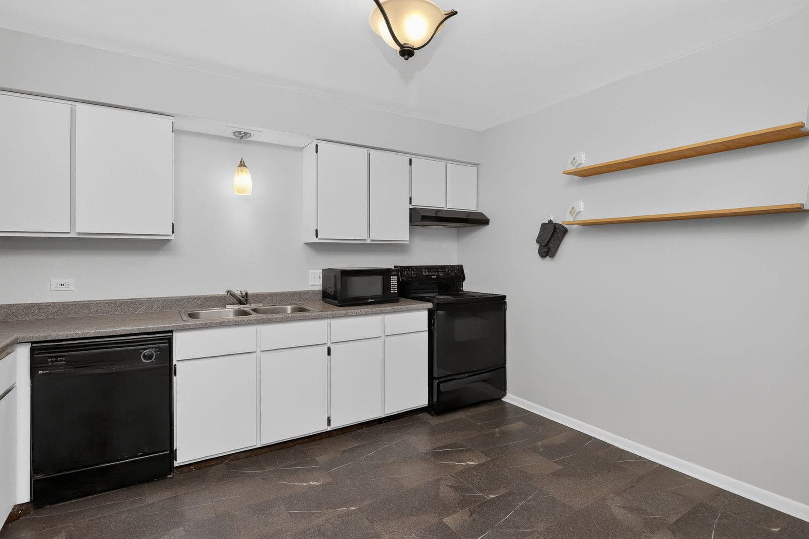 2411 Ogden Avenue, #11, Downers Grove, IL 60515