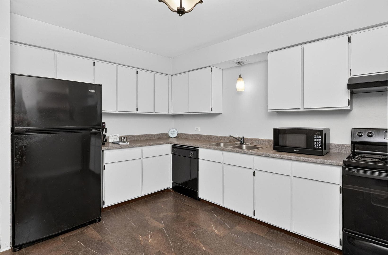 2411 Ogden Avenue, #11, Downers Grove, IL 60515