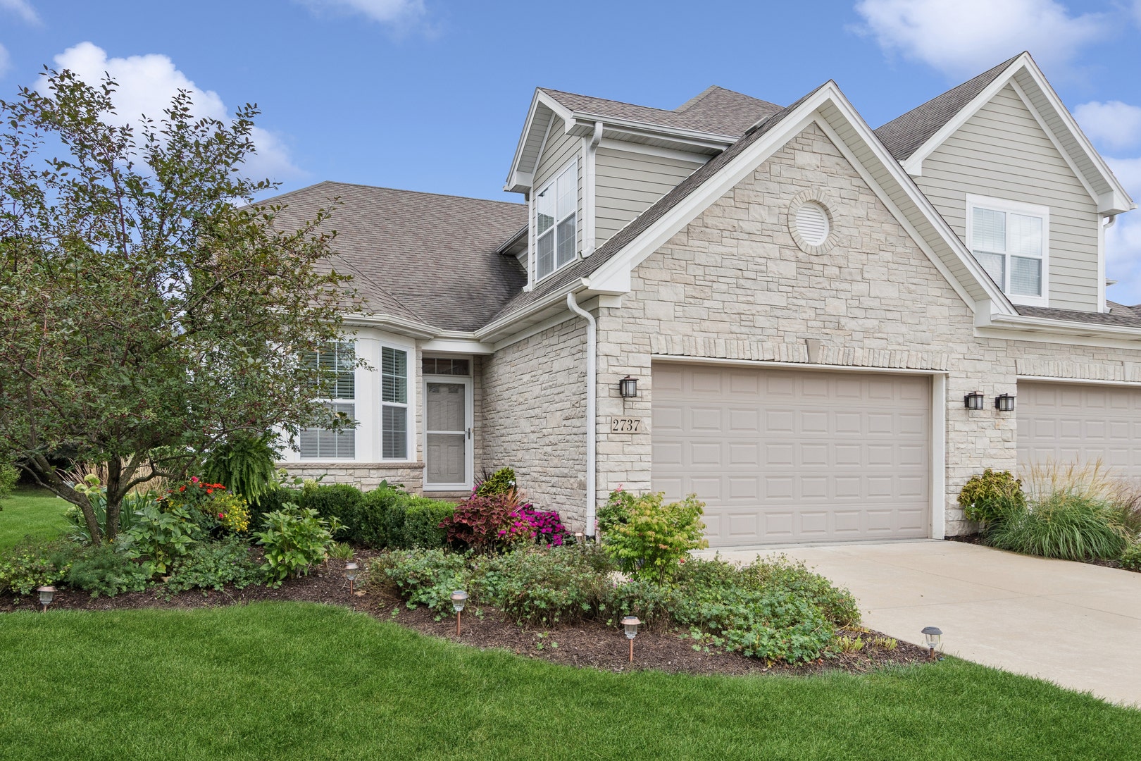 2737 Nicole Circle, Aurora, IL 60502 2737 Nicole Circle, Aurora, IL 60502