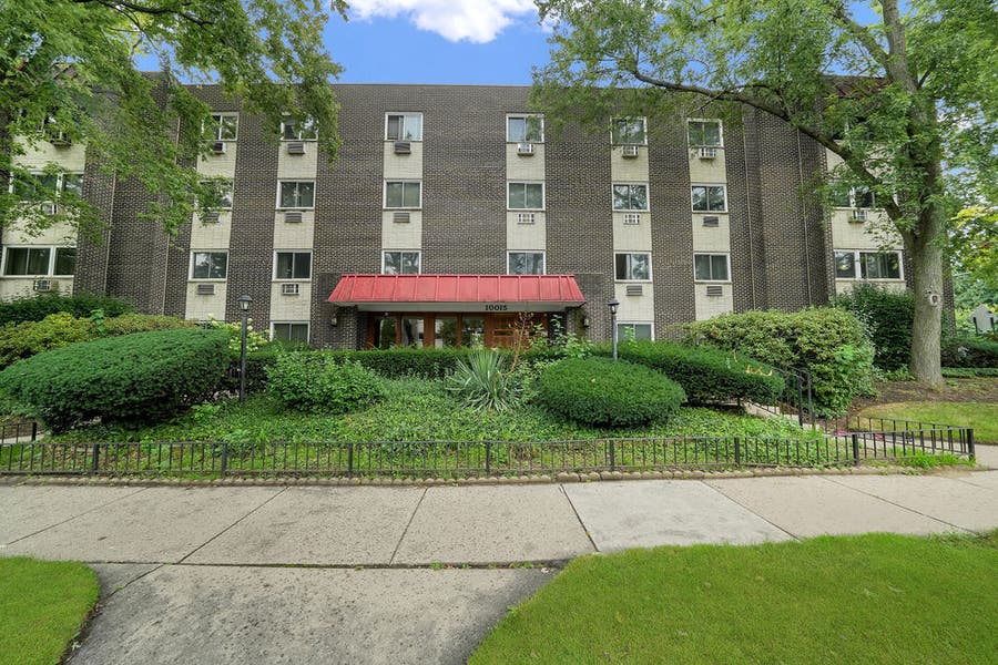 Property photo for 10015 Beverly Drive, #404, Skokie, IL
