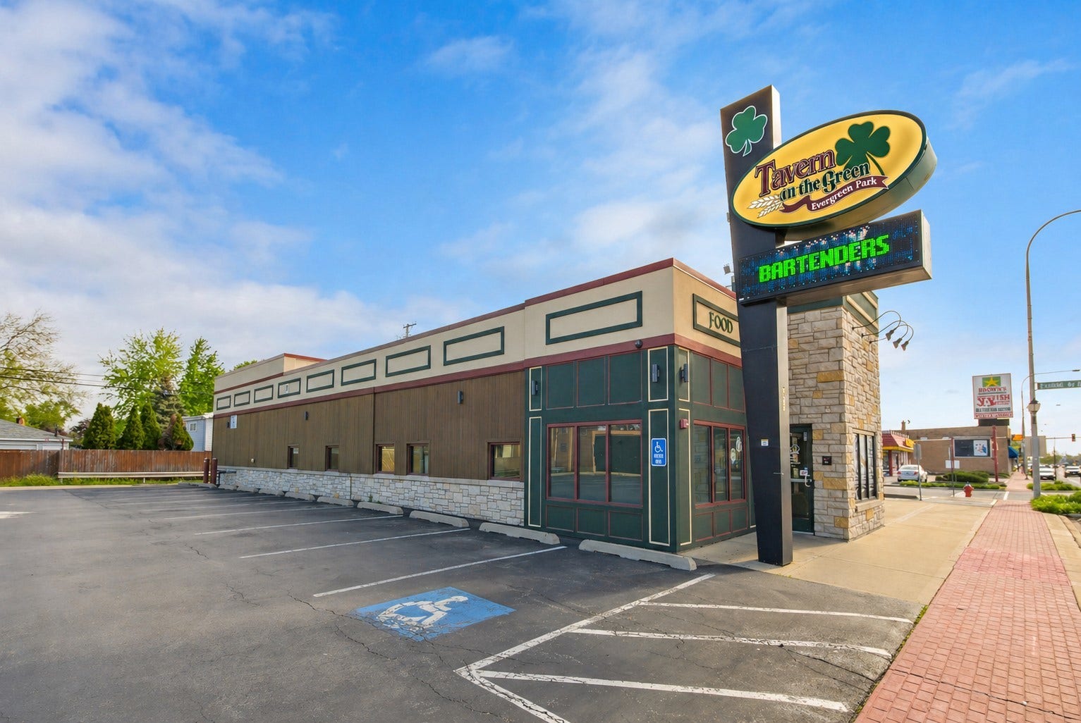 3422 W 95th Street, Evergreen Park, IL 60805 Ample Parking