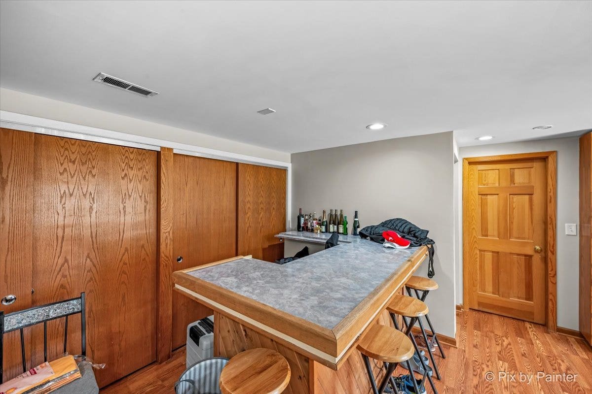 401 Longford Drive, Elgin, IL 60120 401 Longford Drive, Elgin, IL 60120
