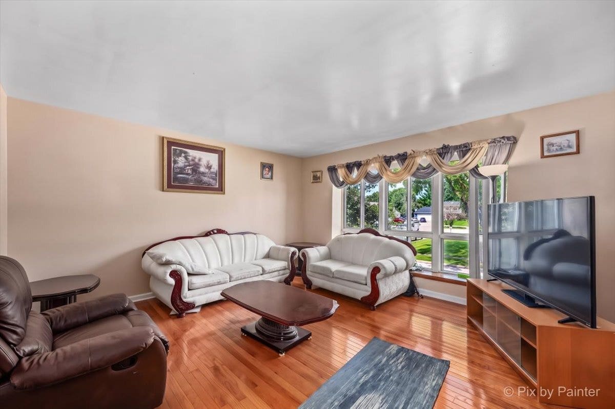 401 Longford Drive, Elgin, IL 60120 401 Longford Drive, Elgin, IL 60120